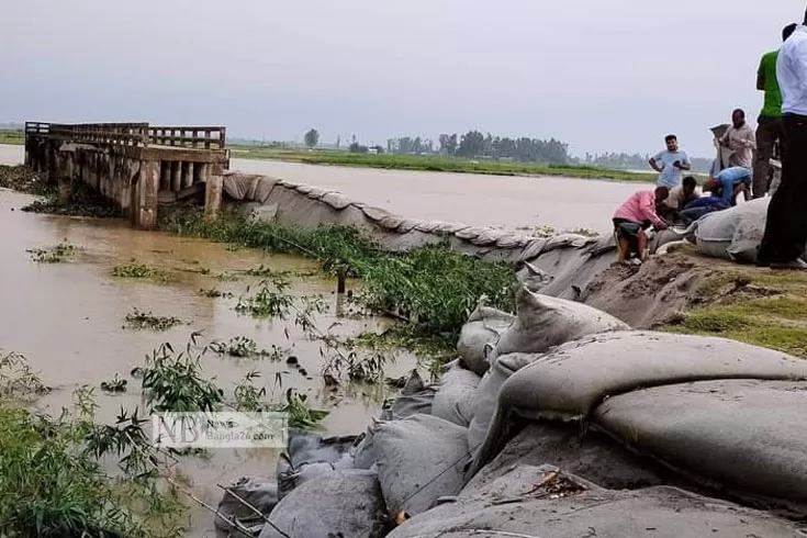 কুড়িগ্রামে ধসে গেল ক্রসবাঁধের ৩০ মিটার