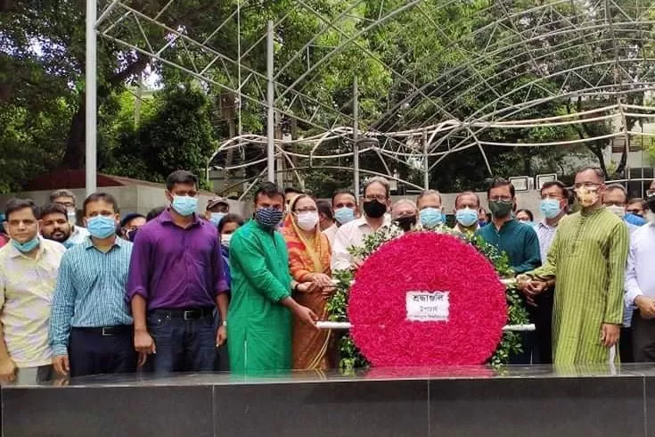 বঙ্গবন্ধুর-প্রতিকৃতিতে-জবির-নতুন-উপাচার্যের-শ্রদ্ধা