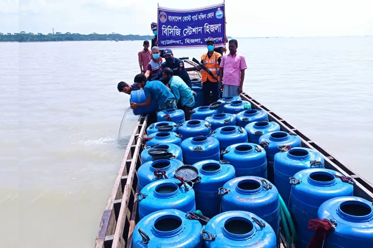 গলদা চিংড়ির জব্দ রেণু অবমুক্ত