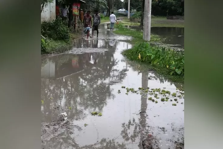 মেঘ দেখে রাস্তায় চলাফেরা