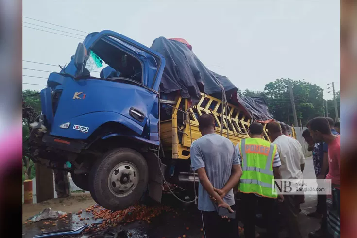 বাসের সঙ্গে সংঘর্ষে ট্রাকচালক নিহত