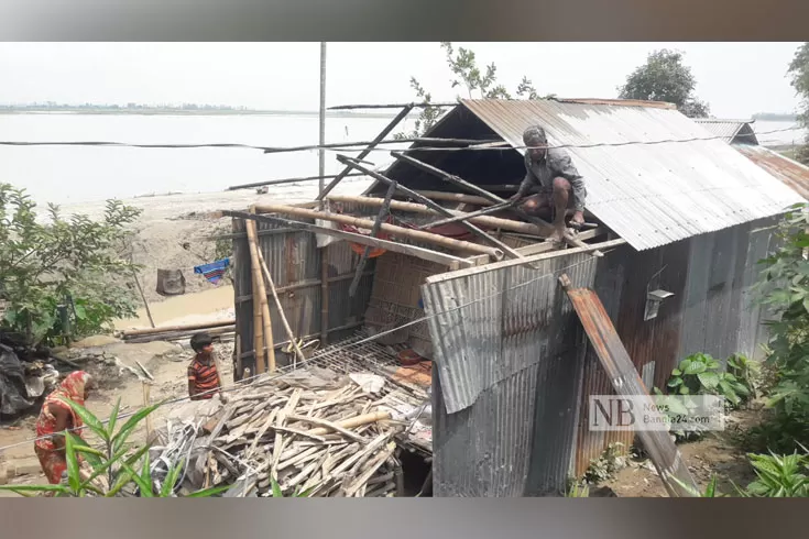 বর্ষার আগেই ভাঙনে দিশেহারা নদীপাড়ের মানুষ