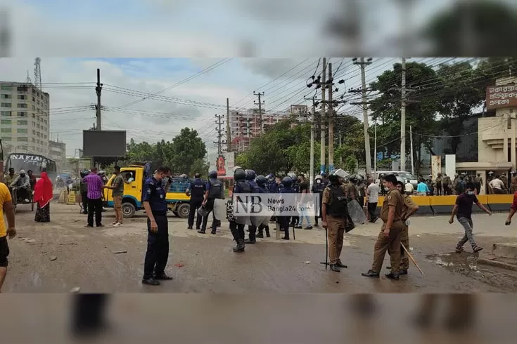 বকেয়া-বেতন-ভাতা-চেয়ে-সড়কে-পোশাকশ্রমিকরা