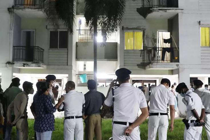 নিউটাউনে-নিহত-বন্দুকবাজদের-ফ্ল্যাটে-রাত-কাটানো-নারী-কারা?