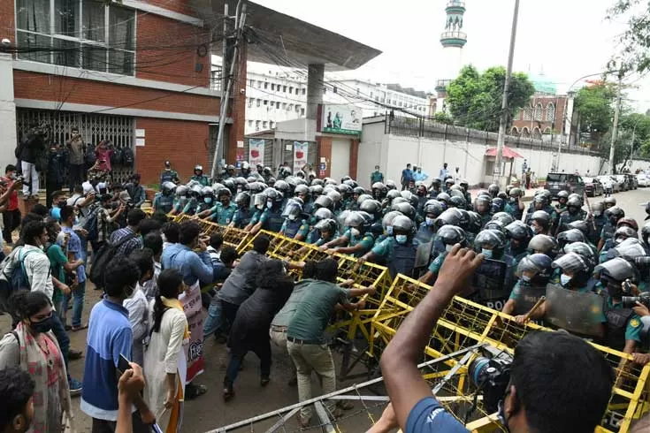 শিক্ষা-মন্ত্রণালয়মুখী-মিছিলে-পুলিশের-বাধা