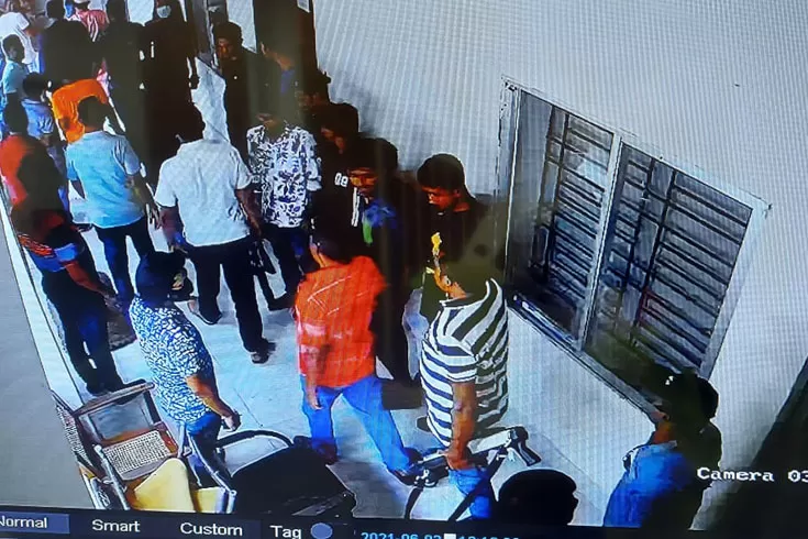 অস্ত্রের-মহড়া-দেয়া-সেই-নেতাদের-বিরুদ্ধে-কঠোর-আওয়ামী-লীগ