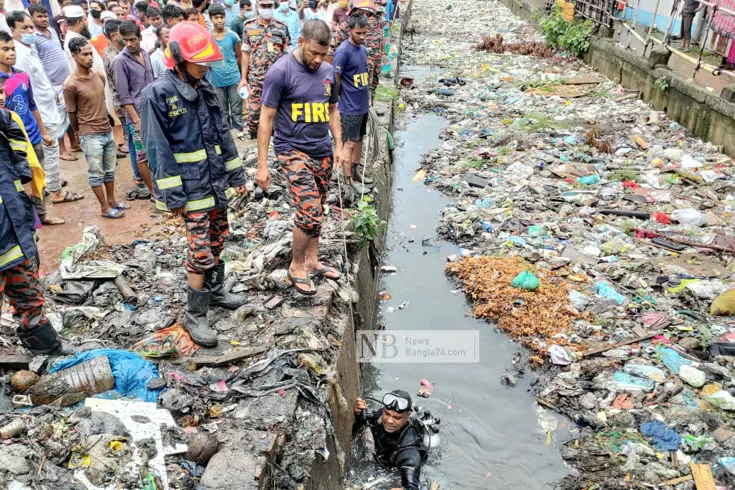 বোতল কুড়াতে গিয়ে নিখোঁজ নর্দমায়