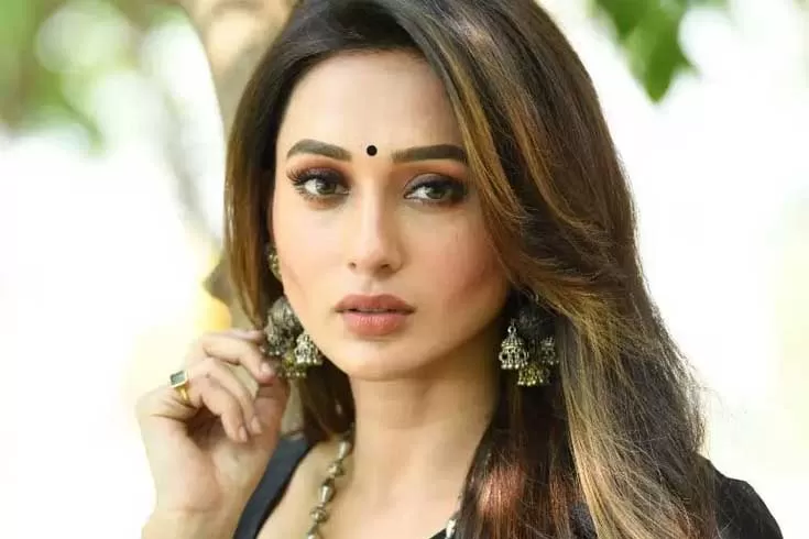 ভুয়া-কেন্দ্র-থেকে-টিকা-নিয়ে-আতঙ্কে-মিমি-চক্রবর্তী