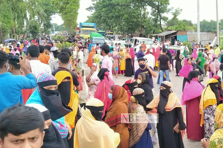 লরির-ধাক্কায়-৫-শ্রমিক-আহত-সড়ক-অবরোধে-ভোগান্তি