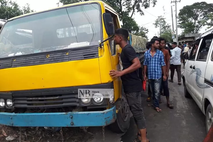 ট্রাকচাপা