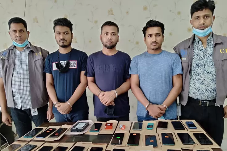 আইএমইআই-নম্বর-পাল্টে-তারা-বিক্রি-করত-চোরাই-মোবাইল-ফোন