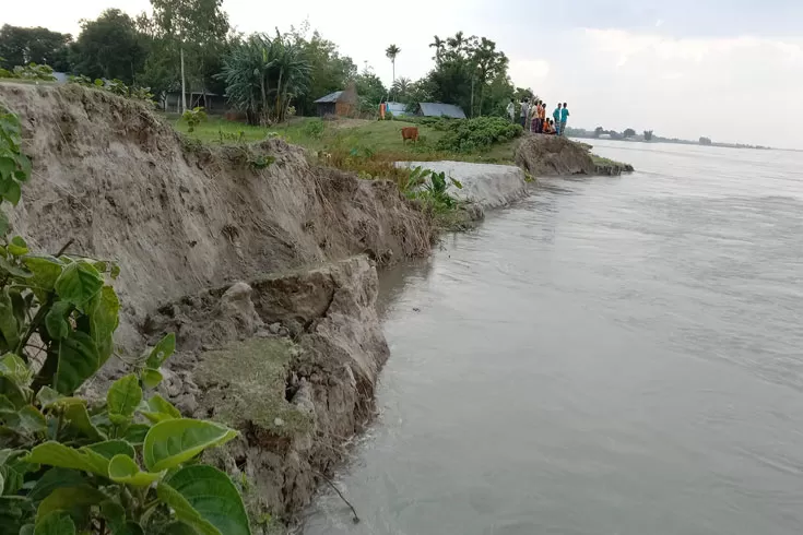 ডিমলায়-বেড়িবাঁধে-ভাঙন-আতঙ্কে-চার-শ-পরিবার