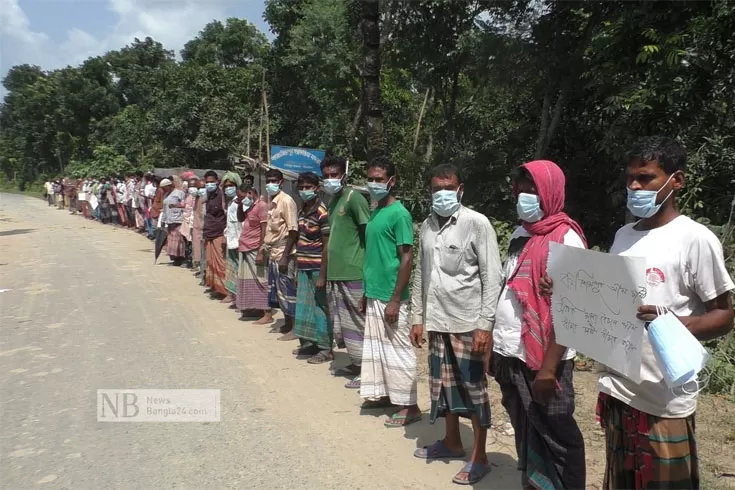 আমের-দাম-পেতে-সড়কে-বাগানিরা