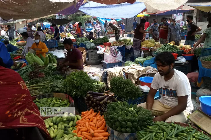 লকডাউন: ক্রেতার চাপ কম কাঁচাবাজারে