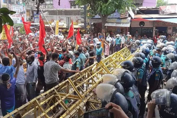 রিকশাচালকদের-স্বরাষ্ট্র-মন্ত্রণালয়-ঘেরাওয়ে-বাধা