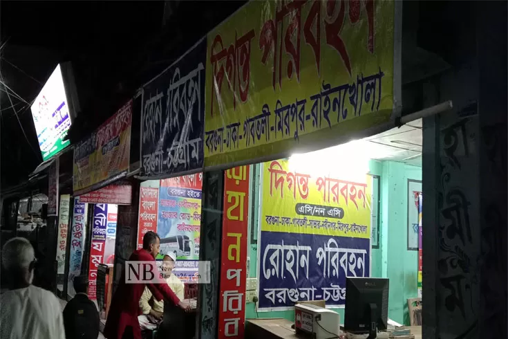 সুযোগে মাইক্রোবাসের ‘ট্রিপ’