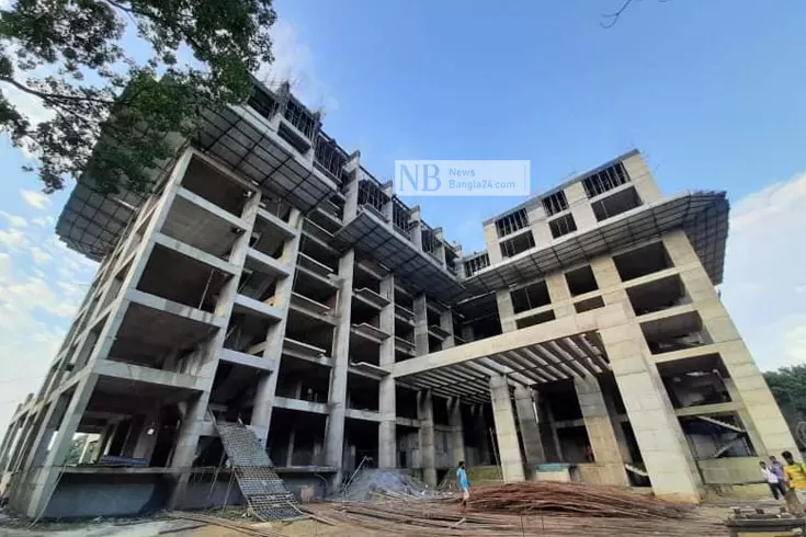 জাবির নির্মাণাধীন হল থেকে পড়ে যুবকের মৃত্যু