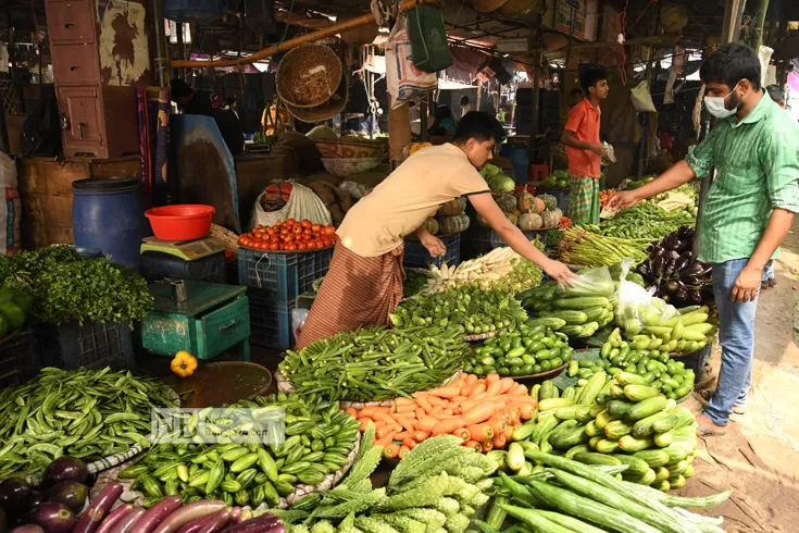 কাঁচাবাজারে সবজিতে স্বস্তি, চালের দাম বাড়ছে