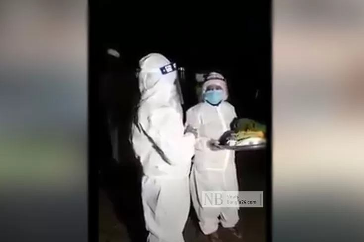 করোনায় মৃত নারীকে গোসল ও দাফন করালেন ইউএনও
