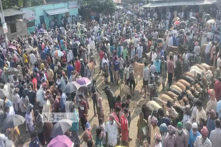হাটের প্রথম দিনই স্বাস্থ্যবিধি না মানায় জরিমানা