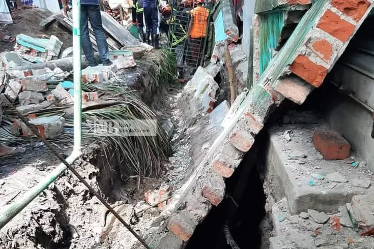 স্কুলের দেয়াল ধসে দুই নির্মাণশ্রমিকের মৃত্যু