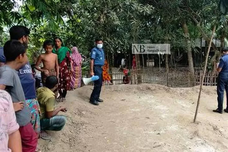 মাকে বাঁচাতে গিয়ে প্রাণ হারাল ছেলে