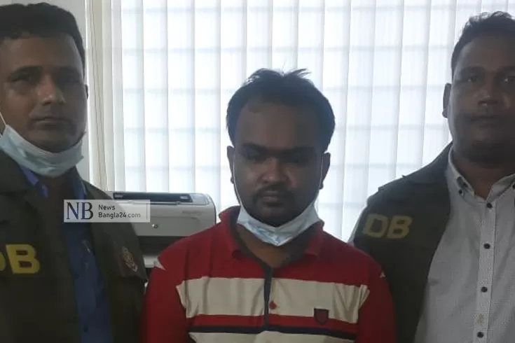 ভ্যানচালক থেকে অস্ত্রবাজ
