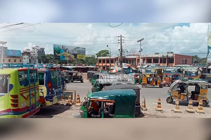 শ্রমিকদের দ্বন্দ্বে বরিশালে বন্ধ বাস চলাচল