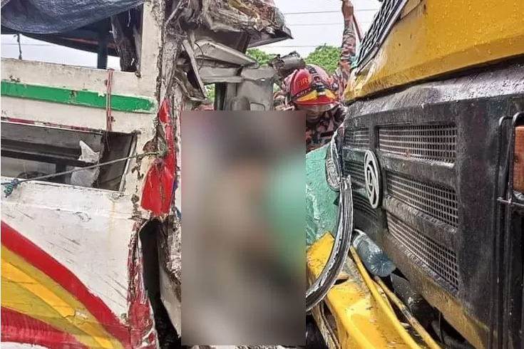 নরসিংদীতে ট্রাক-লেগুনা সংঘর্ষে নিহত ৬