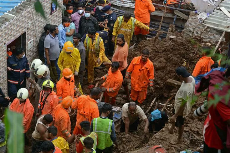 মুম্বাইয়ে-ভারী-বর্ষণে-ভূমিধসে-৩০-জনের-মৃত্যু