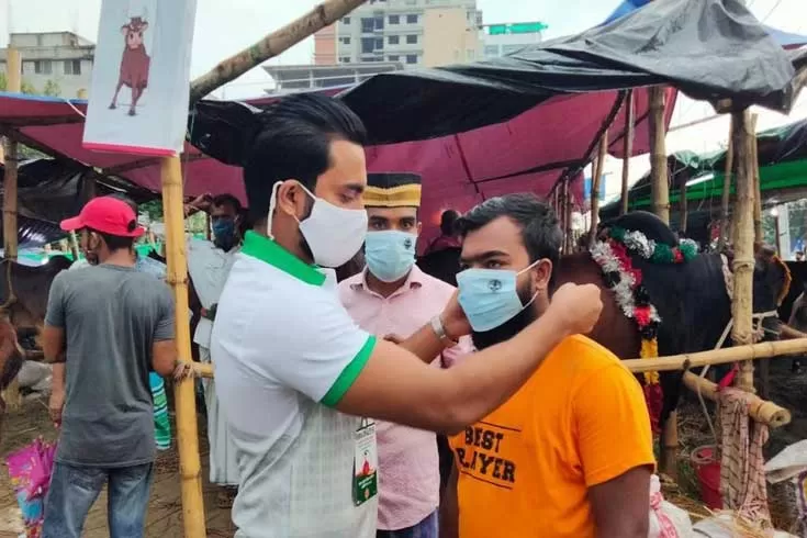 পশুর হাটের স্বাস্থ্যবিধিতে ‘বি হ্যাপি’