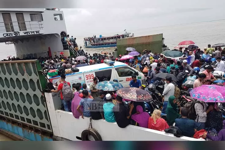 ফেরিঘাটে-জনস্রোত-পারাপারের-অপেক্ষায়-হাজারো-যান-