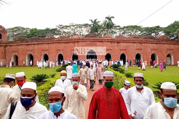 দেশজুড়ে ঈদের নামাজে করোনামুক্তির দোয়া