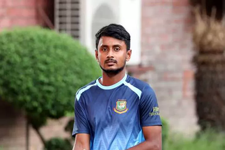 বাবার-মৃত্যুতে-দেশে-ফিরছেন-বিপ্লব