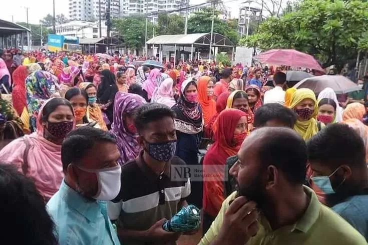 সিইপিজেডের-সামনে-শ্রমিকের-ভিড়