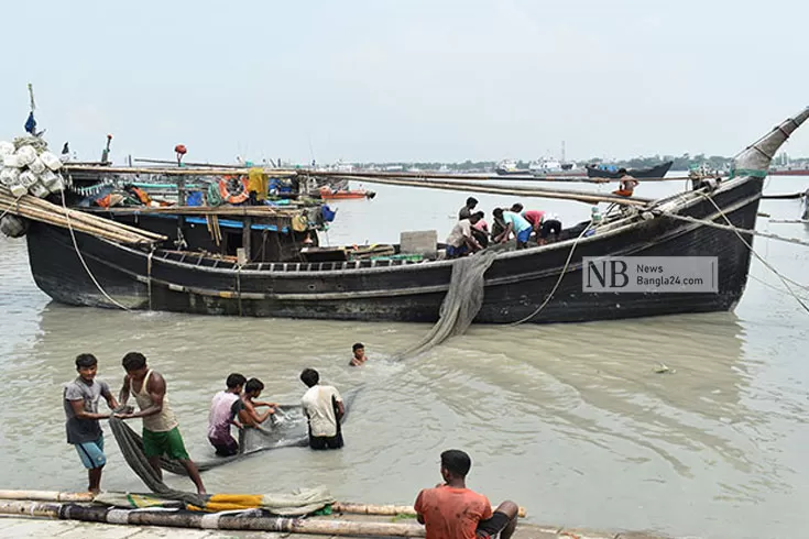 বৈরী-আবহাওয়ায়-সাগরপাড়ে-হাজার-জেলের-অপেক্ষা