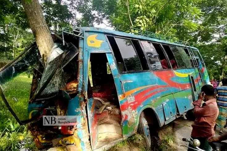 জুতা কোম্পানির ২২ বাস ‘চলাচলের অনুপযোগী’, অহরহ দুর্ঘটনা