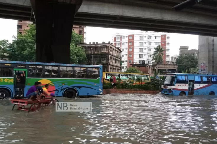 মাঝারি-বৃষ্টিতেই-চট্টগ্রামের-নিচু-এলাকায়-জলাবদ্ধতা