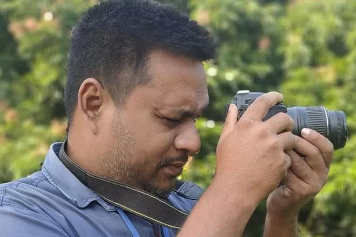 লকডাউনে দোকান খোলা, স্ট্যাটাস দেয়ায় সাংবাদিককে মারধর