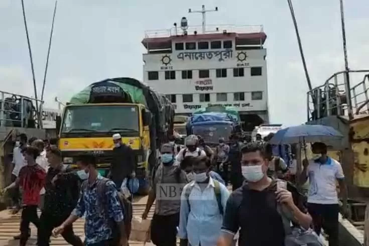 ফেরিঘাটে থামেনি যাত্রী পারাপার