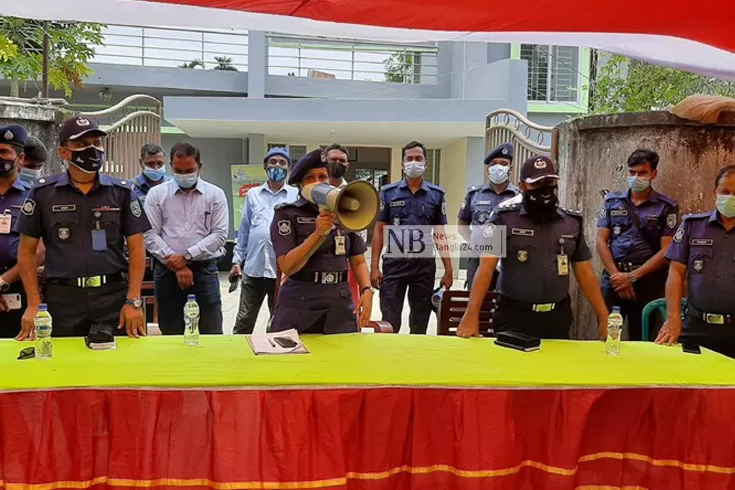 পুলিশ লাঞ্ছনায় ১২ জনের নামে মামলা