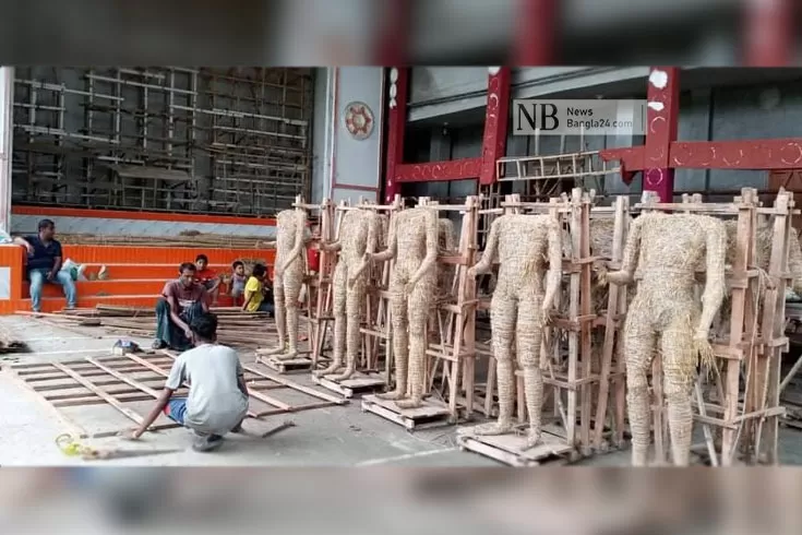 এক-দুর্গামণ্ডপে-১০১-বিগ্রহ