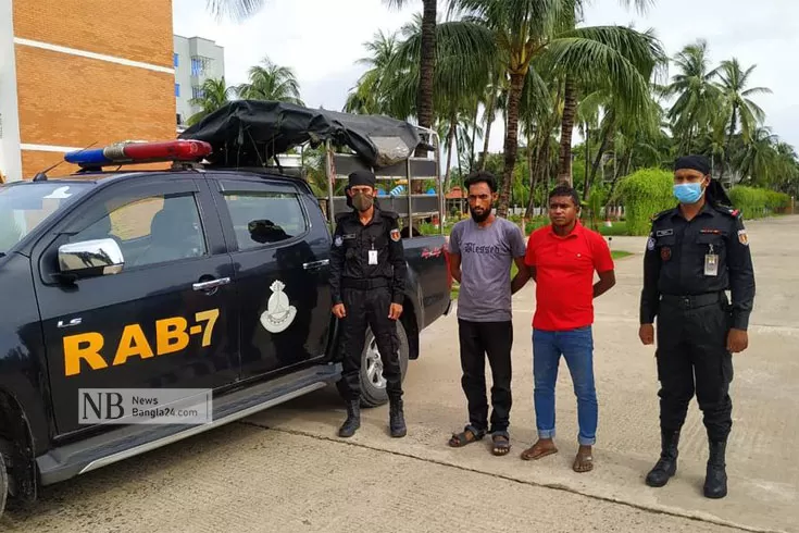 বিদেশি জাহাজের চোরাই তেলসহ গ্রেপ্তার ২