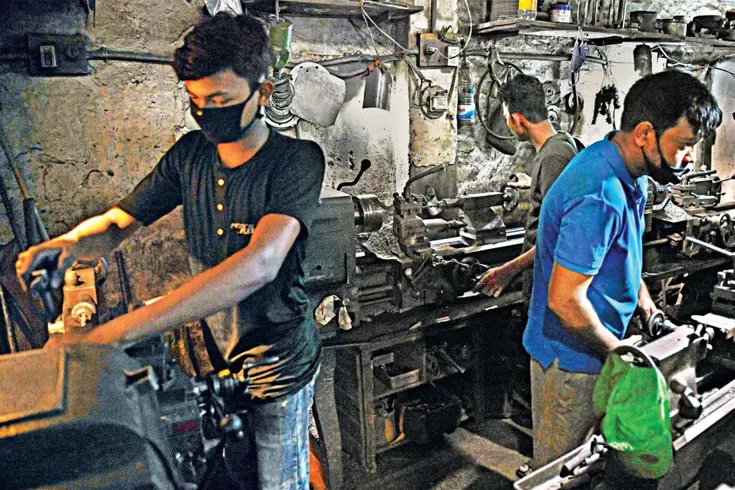 ৬০ শতাংশ ছোট উদ্যোক্তা সঞ্চয় ভেঙে খাচ্ছেন