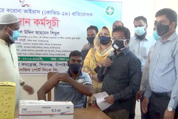 করোনার টিকা পাচ্ছেন সোনামসজিদ স্থলবন্দর-সংশ্লিষ্টরা