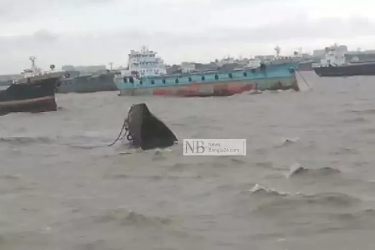 চট্টগ্রাম বন্দরে তেলবোঝাই বার্জ ডুবি