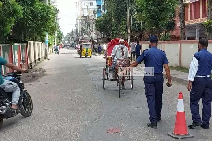 শাটডাউনে মানুষের চলাচল 