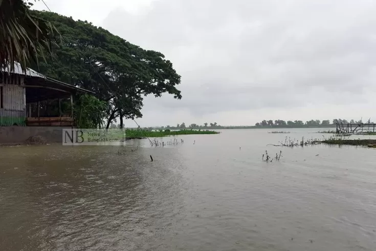 টানা-বৃষ্টিতে-দক্ষিণাঞ্চলে-বাঁধ-ধসের-আতঙ্ক- 