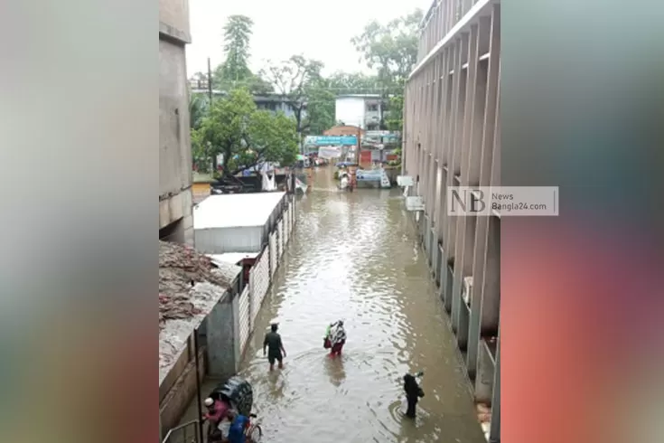 চট্টগ্রামে অতিভারী বর্ষণ, জলাবদ্ধতা শহরে