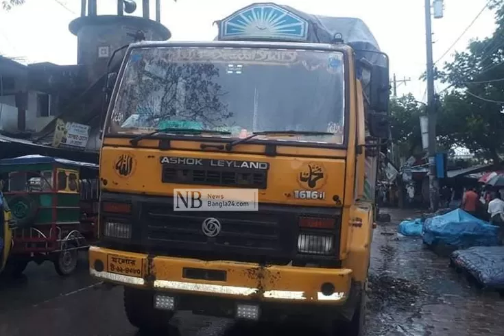 মোটরসাইকেলে-ধাক্কা-মরদেহ-৫-কিমি-হেঁচড়ে-নিল-ট্রাক